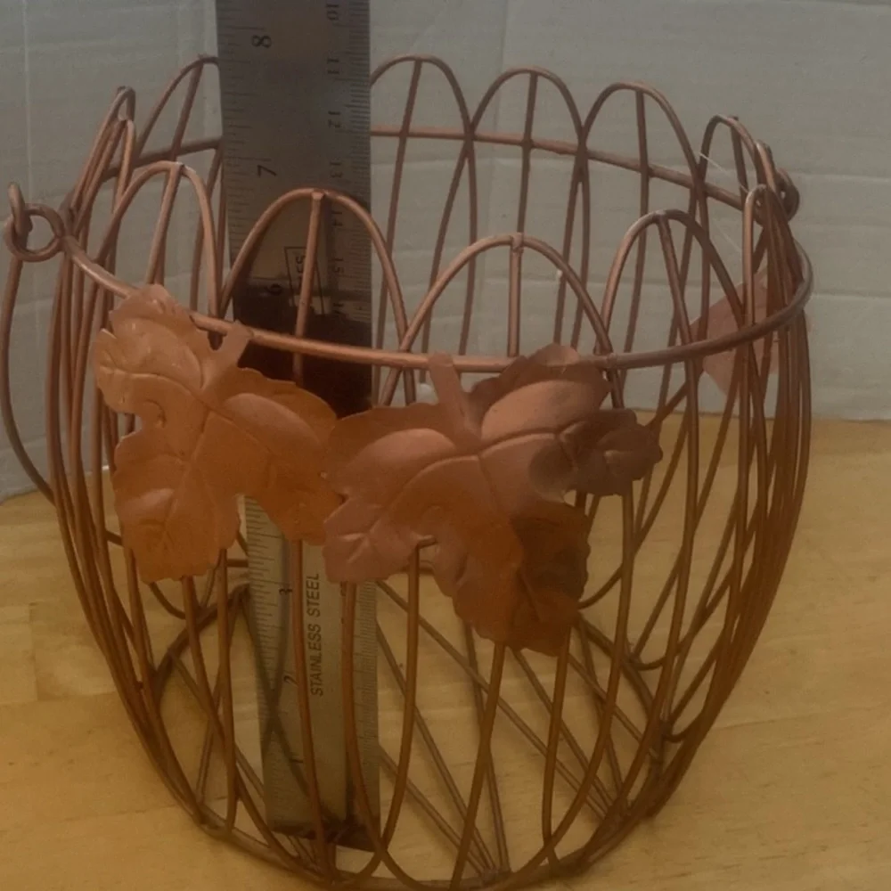 Decorative Copper color Wire Basket with Leaf Accents & handles About 7x7 NWT